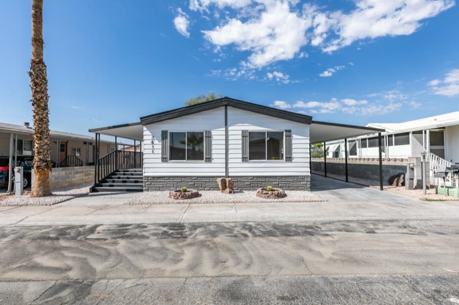 A manufactured home with desert landscaping in the Las Vegas valley